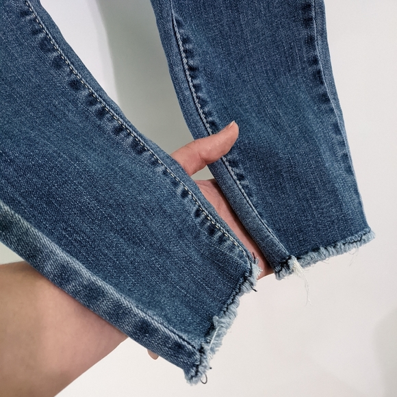 KANCAN Cassandra Skinny Mid Rise Medium Wash Faded Raw Hem Jeans Size 25 - Picture 8 of 13